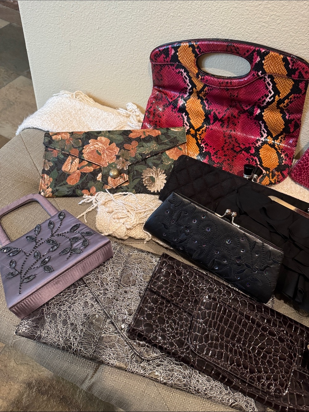 13 Purses - Picture 3 of 5